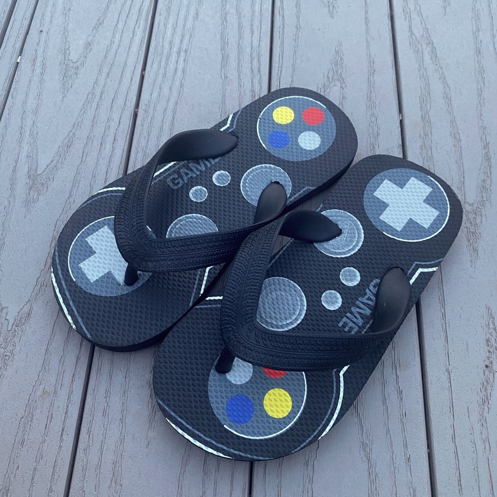 Little boys gaming flip flops 🩴